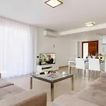 Esmeralda Sol Villa